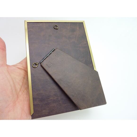 Vintage Gold Tone Picture Frame Standing Desk Frame 5" x 7" - Picture 4 of 4